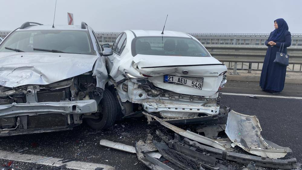 Sisle gelen zincirleme kaza: 13 araç, 9 yaralı 2